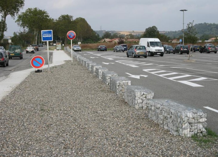 Gabions contre passage véhicules